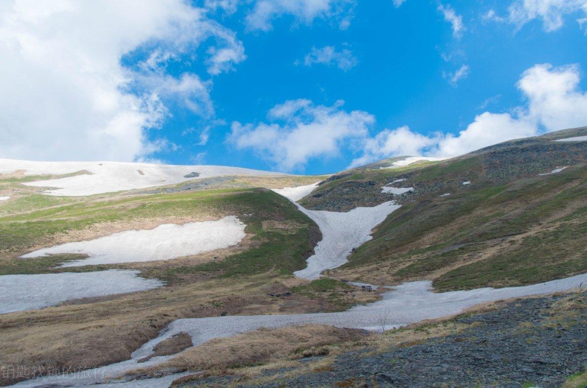 “不要钱,不要钱!”卡车司机因雨雪滞留洛阳,热心老乡送来馒头、热水和方便面